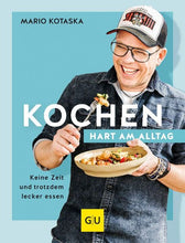 Laden Sie das Bild in den Galerie-Viewer, Kochen hart am Alltag ist ein Kochbuch für den Alltag. Genau so wie unsere Schneidebretter ist das ein Idealer begleiter beim Kochalltag
